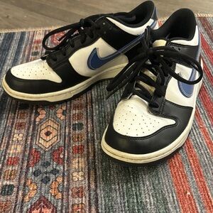 Black blue and white Nike Dunks
6Y/W8